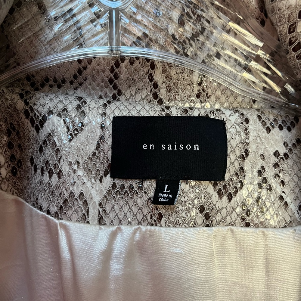 En Saison Gray Puffer Jacket with Snakeskin Pattern - Picture 3 of 6